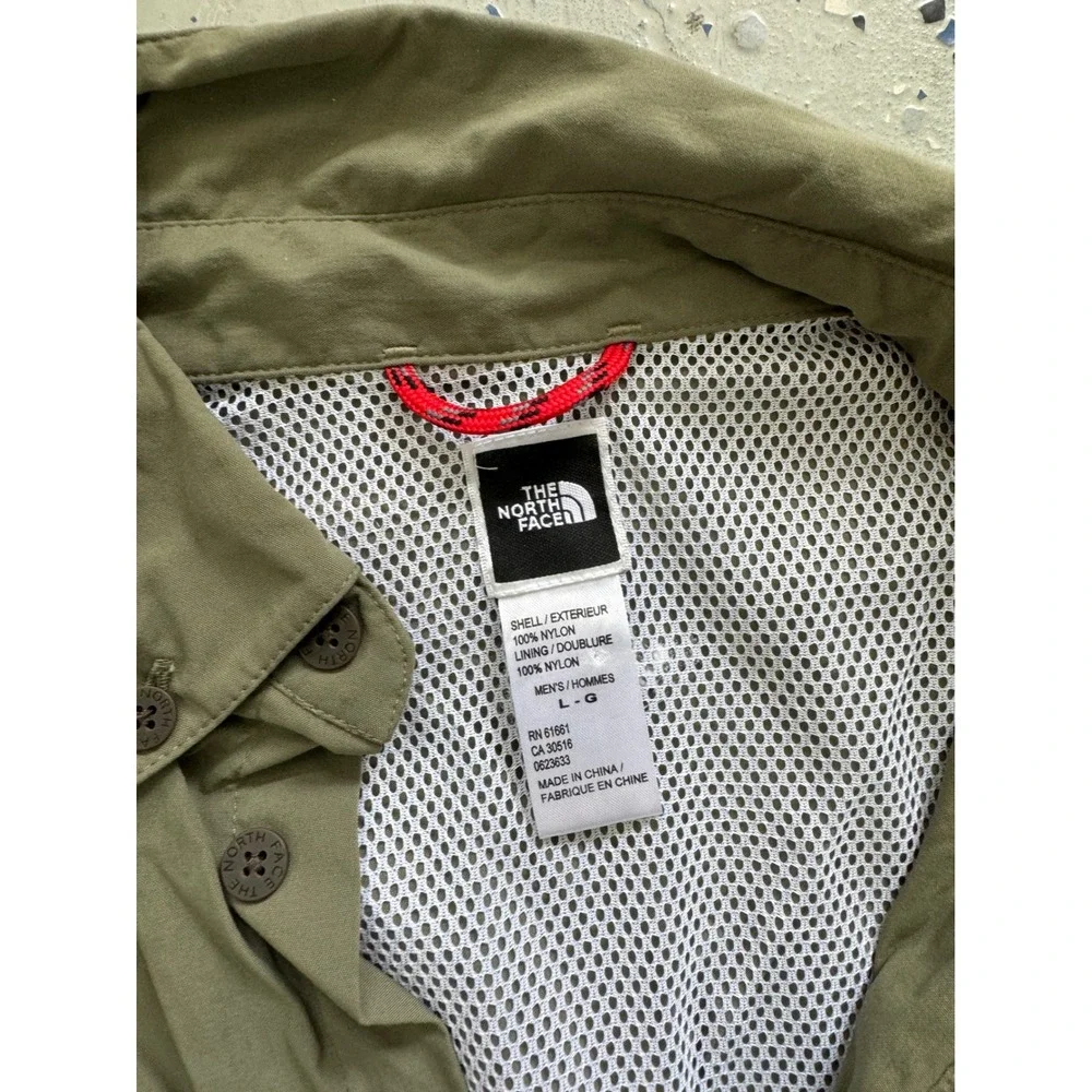 The North‎ Face Mens Button Up Shirt Long Sleeve Nylon Olive Green